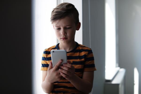 Kid using smartphone