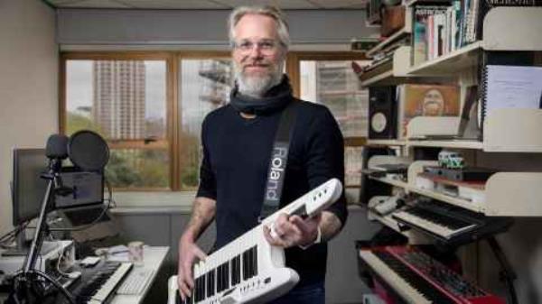 Godfrey De Grut's keytar is a hit with students.