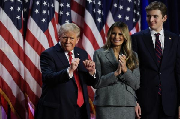 do<em></em>nald trump, melania trump and barron trump