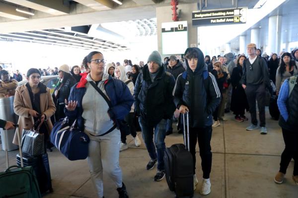 LaGuardia is a top airport in the nation during holiday travel, a new report shows.