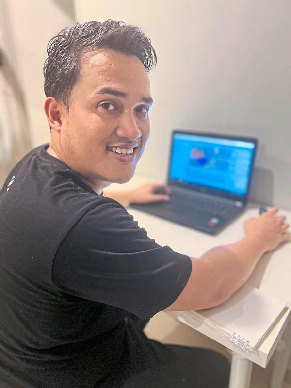 Despite havin<em></em>g no professio<em></em>nal background in game development, Zul took on nearly every aspect of the game himself, from designing the avatars to coding the missions. — Zulkifli Md Nasir