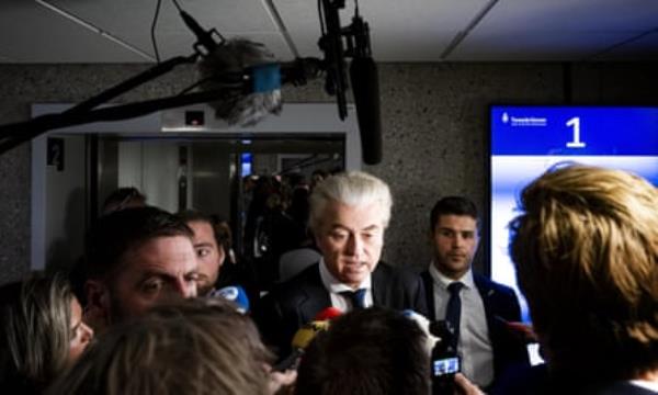 Geert Wilders surrounded by press