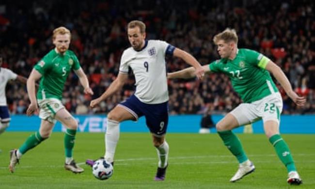 Harry Kane controls the ball in between Liam Scales and Nathan Collins against the Republic of Ireland